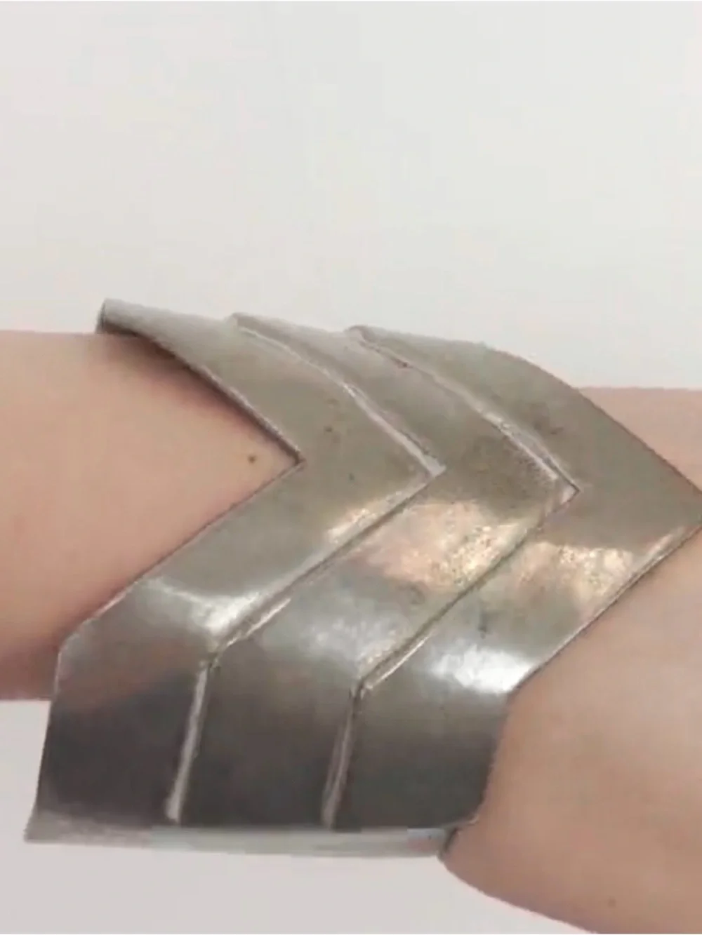 Robyn Kahn vintage Metal Cuff Bracelet - Women's Fashion Accessory